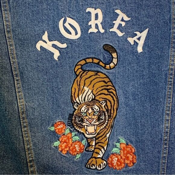 Forever 21 Embroidered Tiger Floral Jean Jacket Size Small - Picture 1 of 9